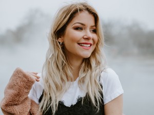 Nagy Kata a tél legtrendibb műszőrméjét viseli ma