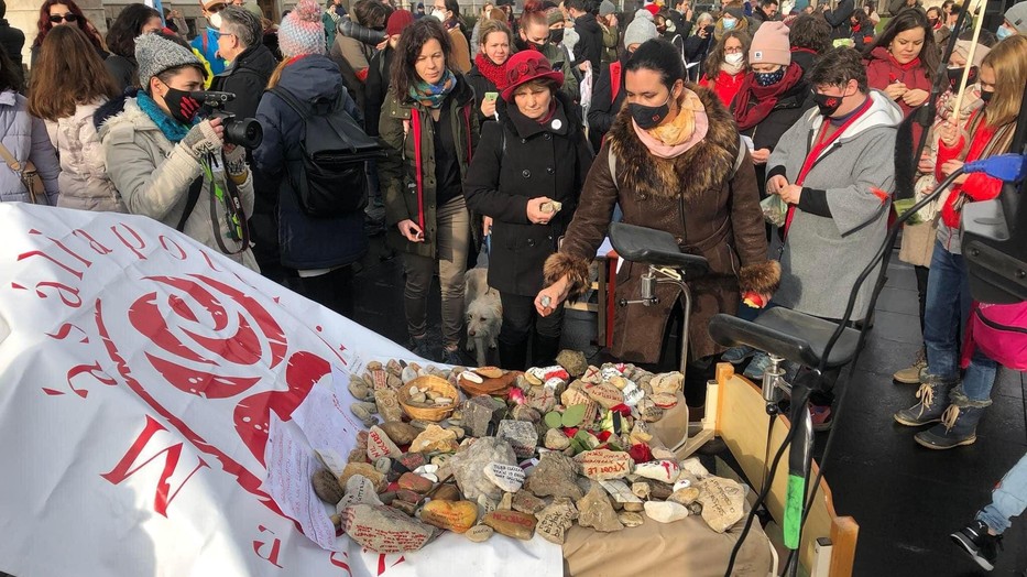 A nőkből élő szülészeti rendszer a nőkért kell működjön!
