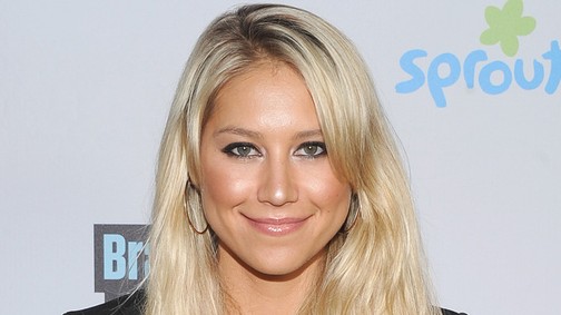 Mindenki odavan, hogy Anna Kurnyikova egy hónappal a szülés után így néz ki, de valójában a kutyája mindent visz