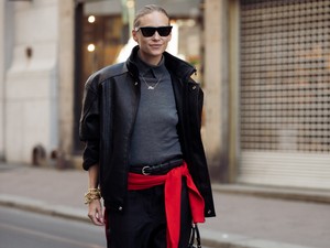 A 10 legjobb piros pulóver a divatszerkesztő szerint, ha a szezon legkülönlegesebb darabjait keresed