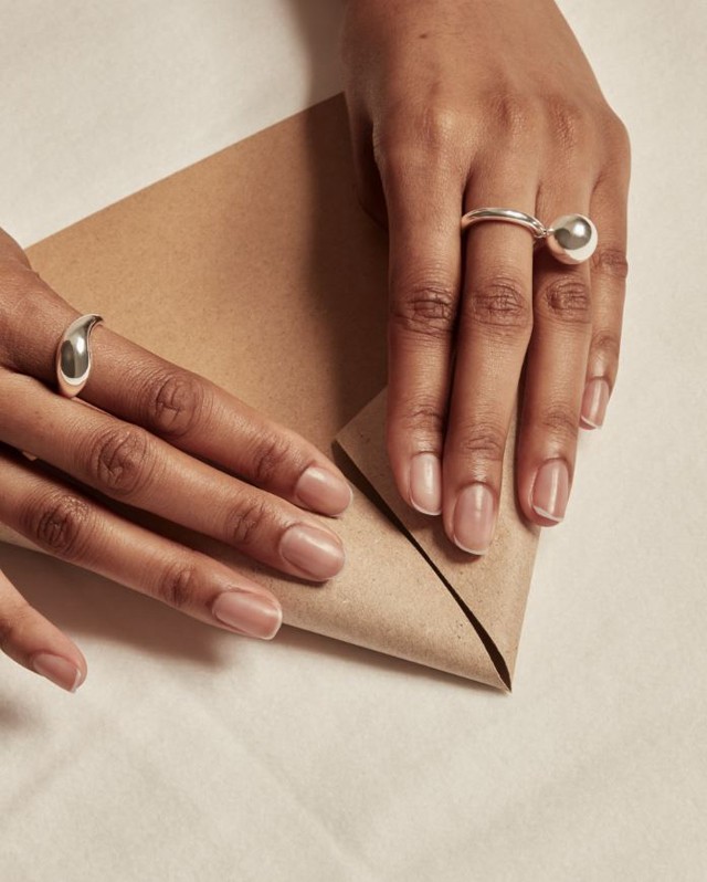 Újrahasznosított ezüstből készített ékszerkollekciót a COS