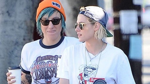 Régi-új barátnőjével csókolózik Kristen Stewart