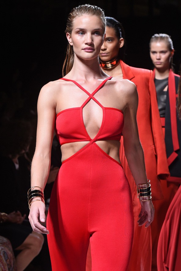 Rosie Huntington-Whiteley a Balmain kifutóján