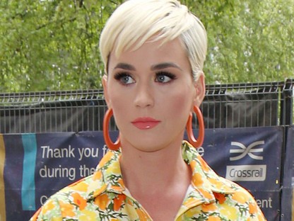 Katy Perry elbukta a pert: hivatalosan is lopta egyik legnagyobb slágerét