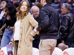 Kosármeccsen vagánykodik a várandós Olivia Wilde
