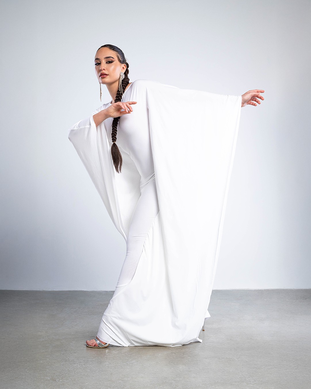 Soft & Shape – Egy letisztult, alakformáló, mégis könnyed esküvői ruha, amelyet tengerparti esküvőkre is ajánlanak.