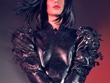 Bemutatunk egy szemtelenül tehetséges divattervezőt