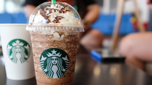 Kiráz a hideg a Starbucks halloweeni italától! Te bevállalnád?