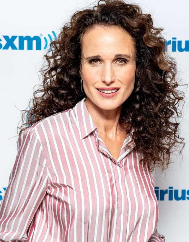 A 61 éves Andie MacDowell csak azt sajnálja, hogy nem vetkőzött le hamarabb a kamerák előtt