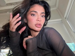 Kylie Jenner rajongói kiakadtak annak plasztikázott arca miatt, ő azonban ezt nem hagyta szó nélkül
