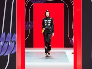 Miuccia Prada felvirágoztatta az olasz divatipart, de nem csak ebben rejlik a zsenialitása