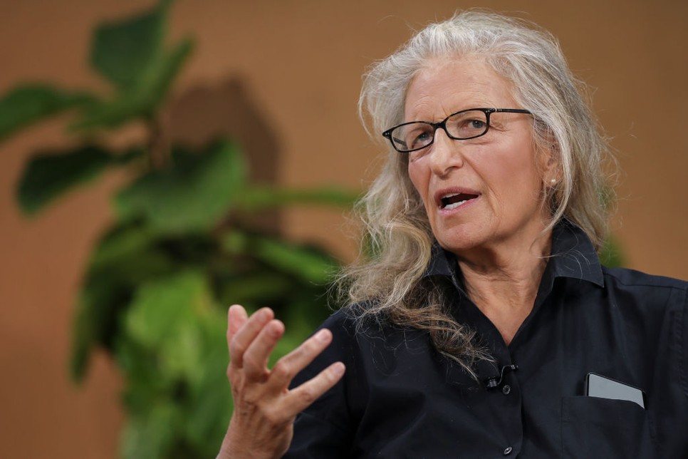 Annie  Leibovitz egy Google eseményen 2019-ben az új kamerákról beszélget New Yorkban 