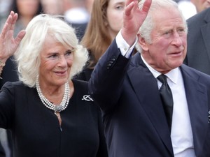 Veszélybe kerülhetett Károly király és Kamilla királyné élete, le kellett fújni a programot