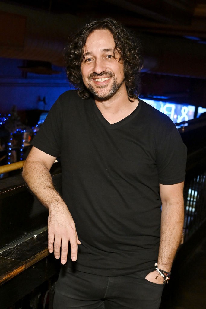 A 44 éves Thomas Ian Nicholas a színészet mellett zenél is: saját zenekara van, turnézik, és bár nem a reflektorfény középpontjában él, a nosztalgiahullámnak köszönhetően gyakran visszatér a pite-univerzumba.