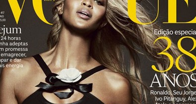 Szőkén is szuperszexi Naomi Campbell