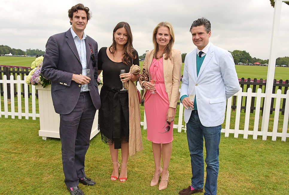 Katalin hercegné egykori párja, Rupert Finch a kép bal oldalán látható szürke öltönyben mostani feleségével