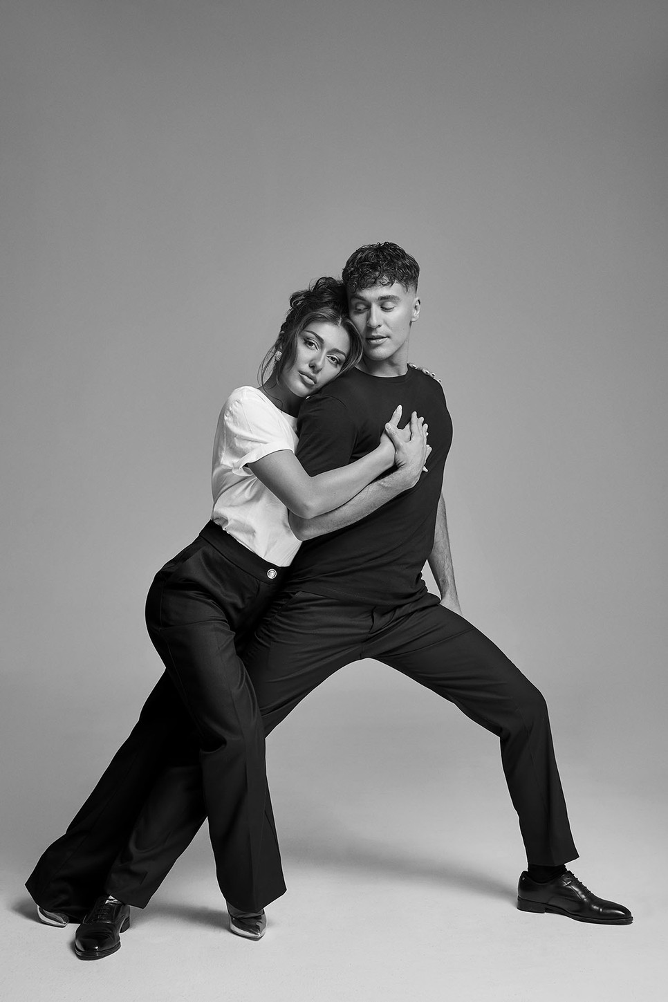 Mihályfi Luca & Hegyes Berci GLAMOUR digitális címlapinterjú – Berci: Póló és nadrág: ZARA Luca: Póló ZARA, Nadrág RICHARD DEMETER, Cipő ASOS, Ékszer H&M