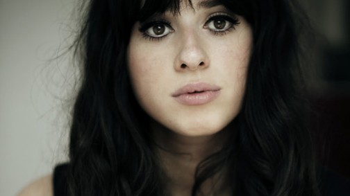 Foxes Nagy-Britannia új popreménysége, de csak pont olyan lány, mint te!