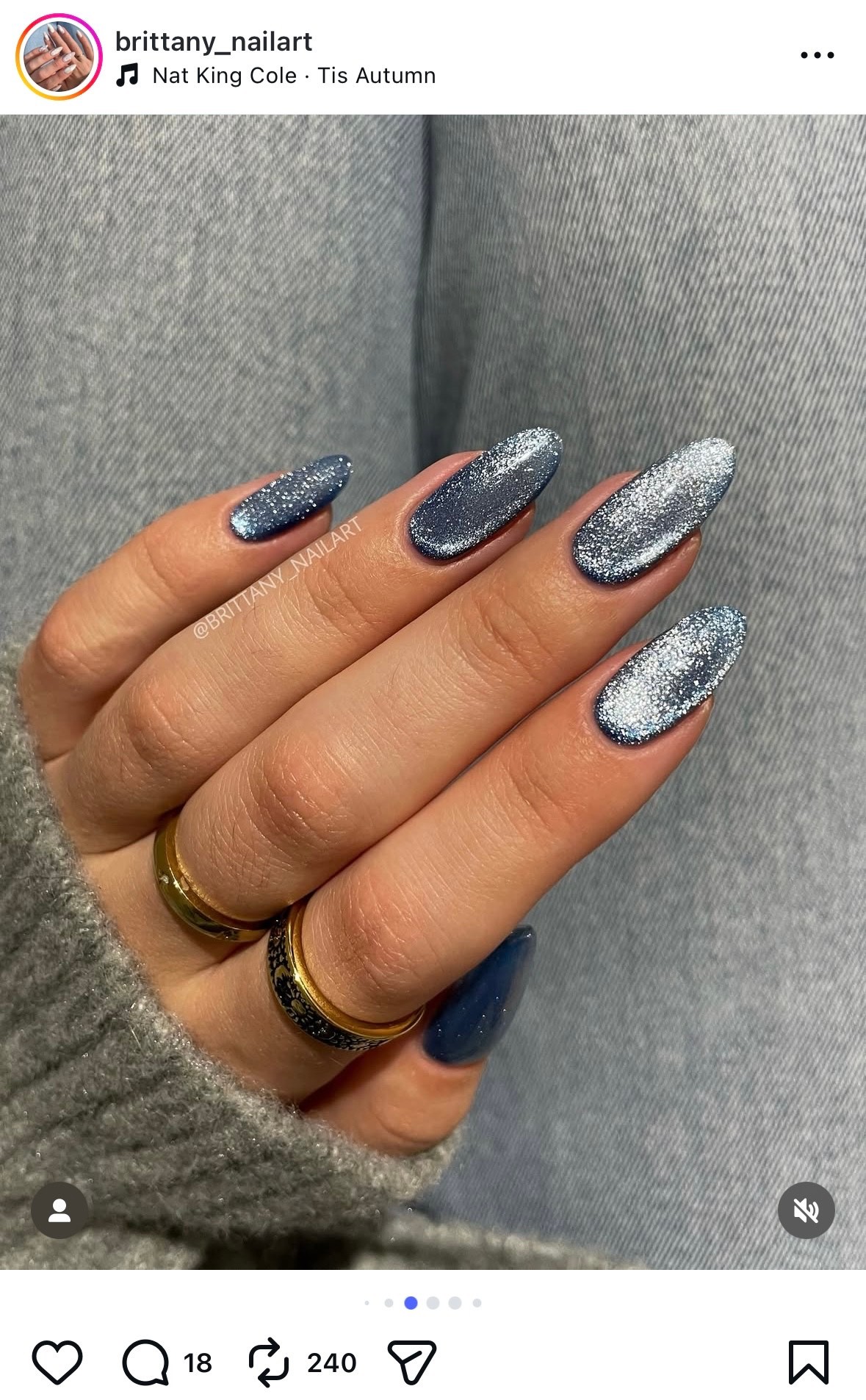 Króm por - tükörfényes csillogást a körmeiden is el tudsz érni, csak egy kis króm porra van szükséged hozzá. Ha létezne ünnepi köröm verseny, akkor ez biztosan elvinné az első helyet. 