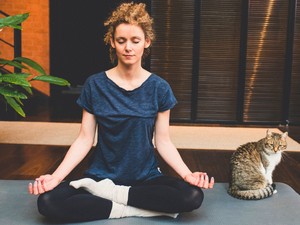 Nem csak egy Balin tartott jógatábor segíthet az újjászületésben - Az otthoni elvonulásnak is számos jótékony hatása lehet