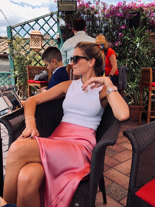 Lefkovics Szonja bemutatja a kedvenc ruhadarabját, ami mindenhez illik