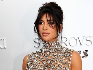 Kapaszkodj meg: Kim Kardashian szőke lett