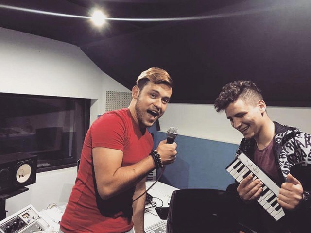 yesyes premier Te meg én