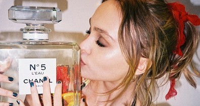 Johnny Depp 16 éves kislánya lesz az új Chanel No. 5 arca