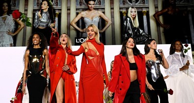 Kendall Jenner istennőként ragyogott, Jane Fonda 86 évesen sétált végig a kifutón a párizsi divathéten