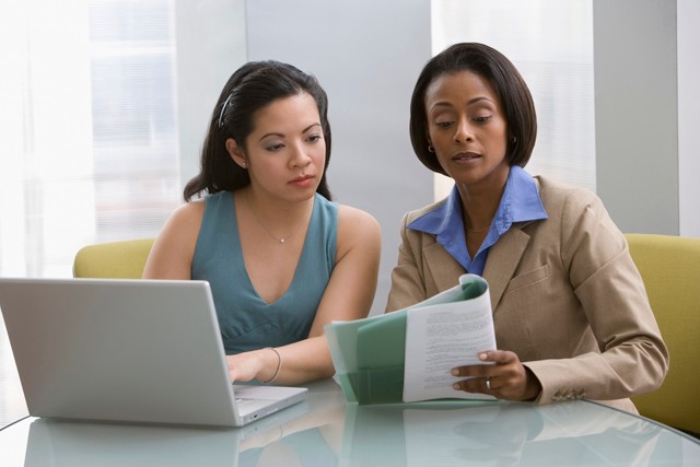 Végre! Az Európai Bizottság felszámolja a nemek közti bérkülönbségeket, és kiáll a nemi erőszak ellen!