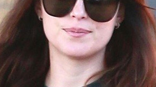 Dakota Johnson ultramenő szettjét fillérekből lekoppinthatod