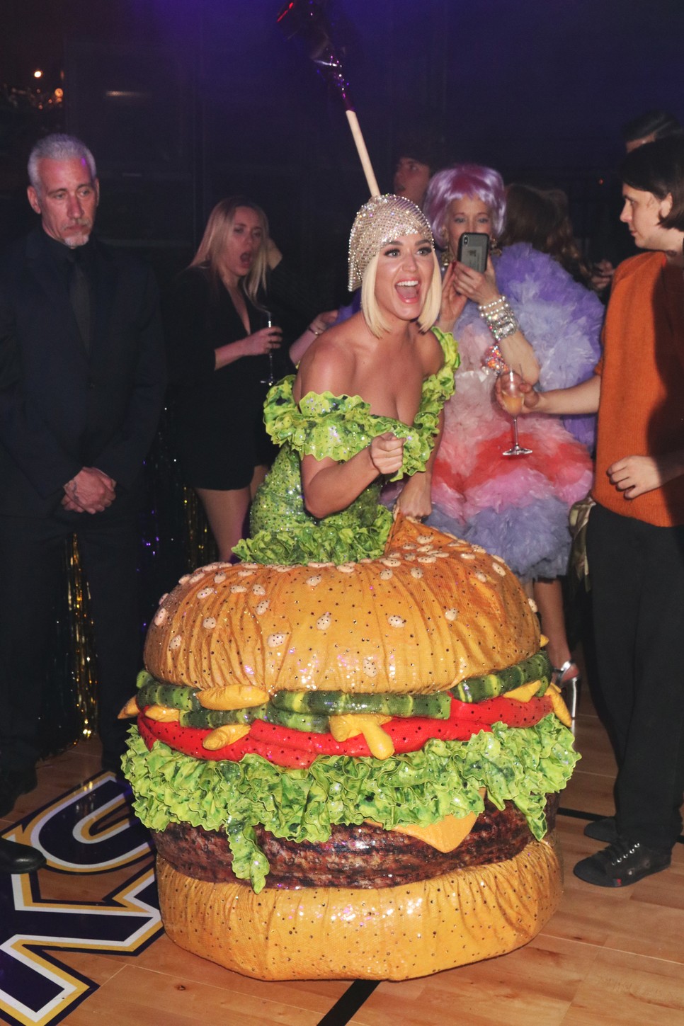 Katy Perry hamburderként érkezett a Met gálára