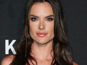 Alessandra Ambrosio megmutatta, milyen a TÖKÉLETES őszi szett