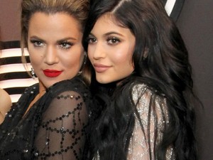 Vigyázat megható: Így gratulált Khloé Kardashian Kylie-nak a babájához!