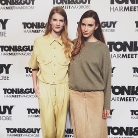 Bájos modellek Áeronban.