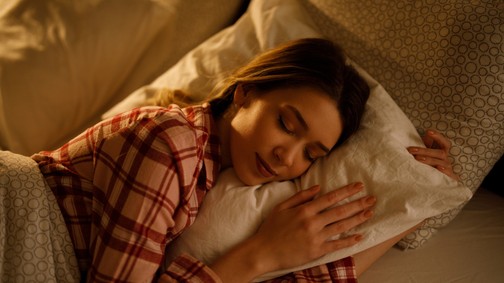 Ha így tartod a kezed, pillanatok alatt elalszol: varázslatos, de a mudrák tényleg működnek