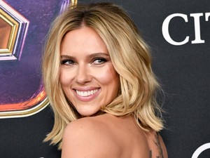 Scarlett Johansson őrülten szexi belépője a Bosszúállók premierjén