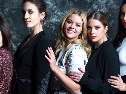 El sem hisszük, de a Pretty Little Liars sztárja ott lesz a KIRÁLYI ESKÜVŐN!