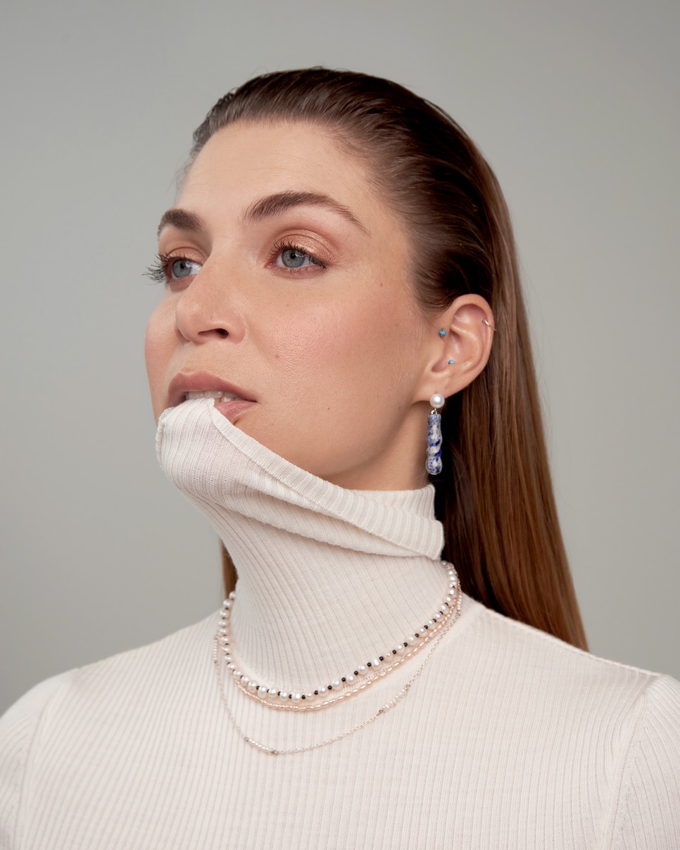 Garbó WOLFORD 114 900 Ft | Ezüstfülbevaló édesvízi gyönggyel és kerámiával, rizsszem gyöngysor édesvízi gyöngyből, fekete-fehér gyöngysor édesvízi, és onyx gyöngyökből THE SENTIMENTALIST 29 800 Ft, 35 000 Ft, 38 000 Ft | Ezüstlánc apró gyöngyökkel THE MAMA KIN 16 900 Ft