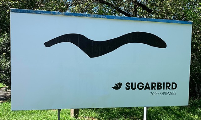 Vajon mit ábrázol a Sugarbird márka legújabb óriásplakátja?