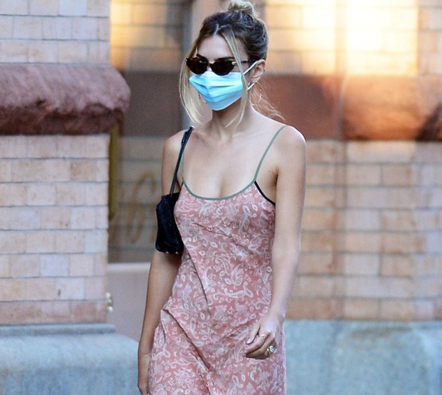 Hiperolcsó: Szerezd be Emrata szexi, laza ruháját a legjobb áron