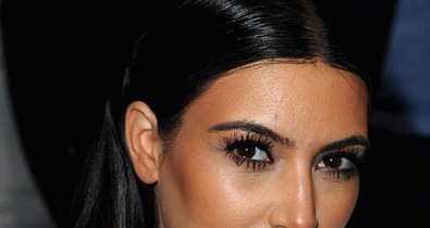 Ilyen Kim Kardashian arcbőre smink nélkül!