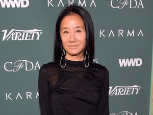 Döbbenetes: a 71 éves divattervező olyan ebben a sportmelltartóban, mint egy tini