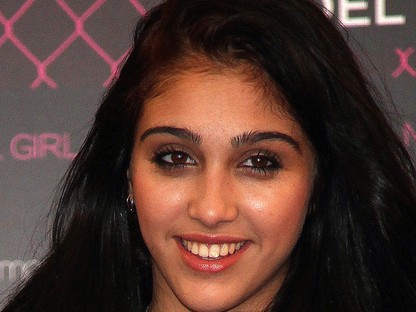 Az emberek képtelenek mit kezdeni Madonna lányának a hónaljszőrével