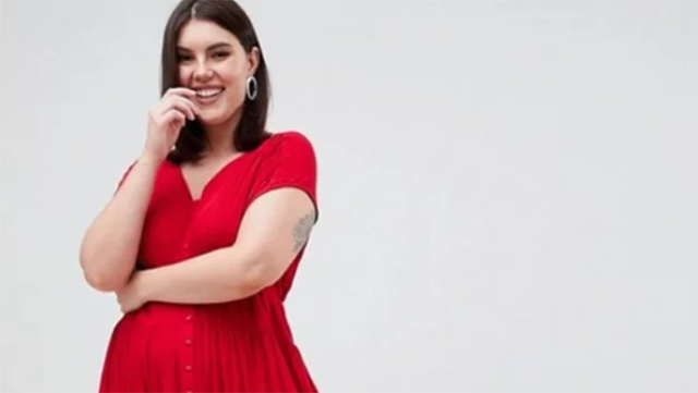 Háthájat villantott az Asos modellje, és most mindenki őt ünnepli