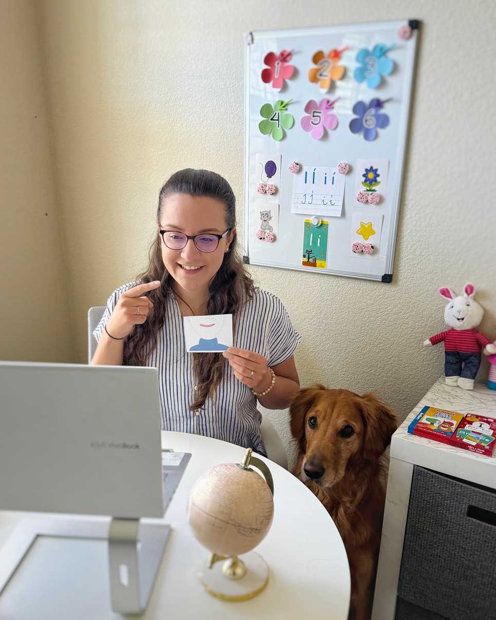 A külföldre költözés után Boglárka létrehozta a Fejlődjünk együtt! nevű online vállalkozását, amely magyar nyelvű családok logopédiai és gyógypedagógiai támogatását kínálja szerte a világban.