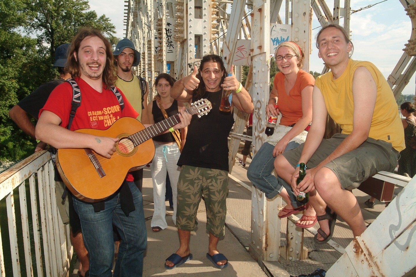 Szigetlakók 2004-ben. Mi azt javasoljuk, hogy ne papucsban látogass ki az eseményre. 