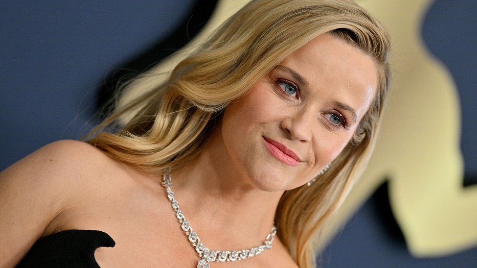 Reese Witherspoon klasszikus hollywoodi szépségként ragyogott a vörös szőnyegen