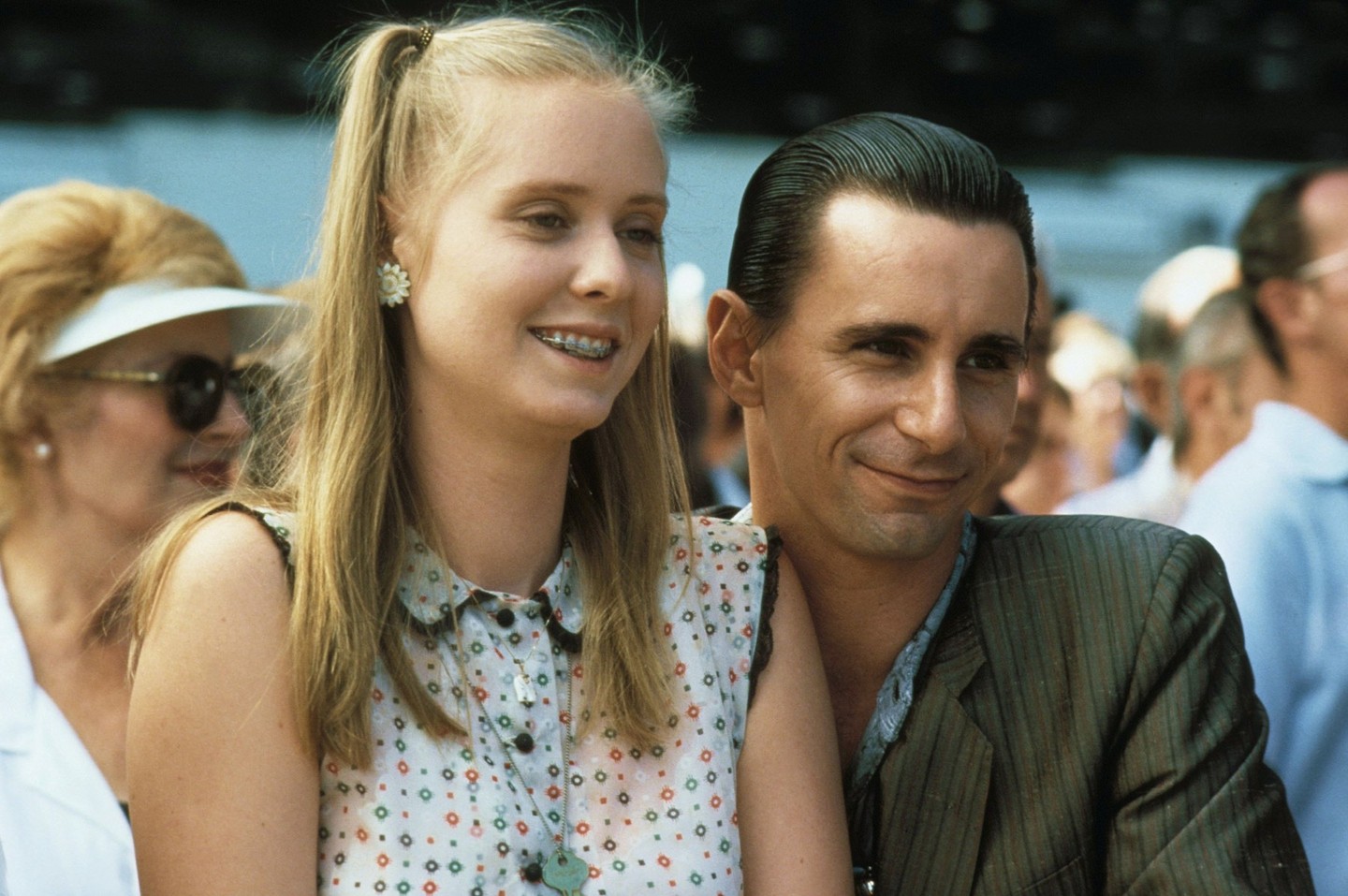 A színésznő a Tétre vagy befutóra című filmben is feltűnt 1989-ben, fogszabályzóval. 