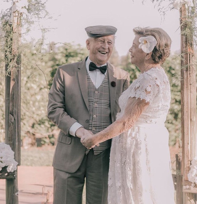 Az esküvőjükön nem készültek fotók, 60 évvel később bepótolták! Vigyázat, MEGHATÓ!